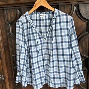 Gap blue and white shirt size L in great condition.